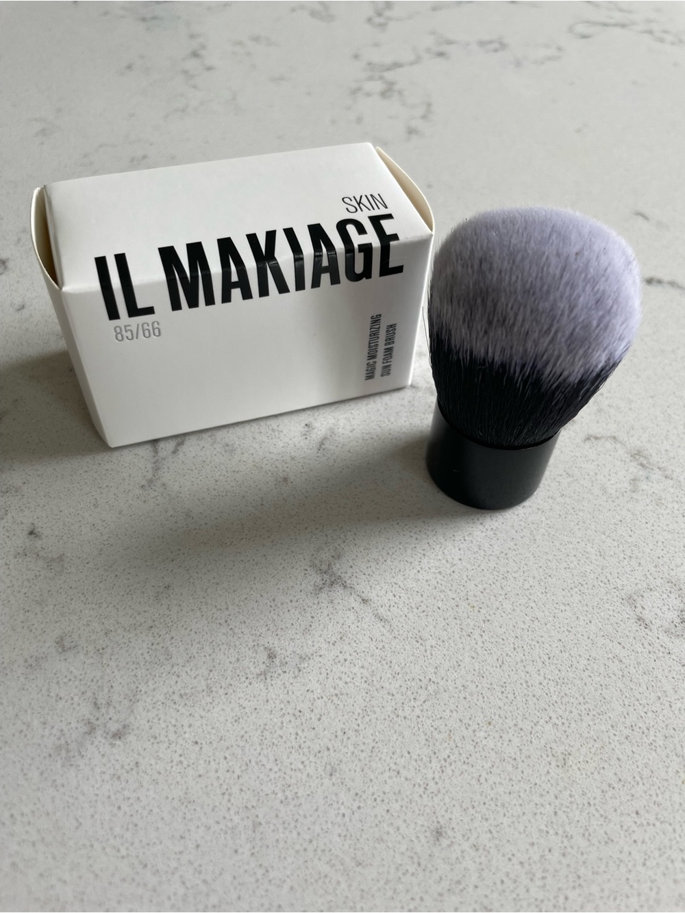NIB IL MAKIAGE Magic Moisturizing Sun Foam Brush